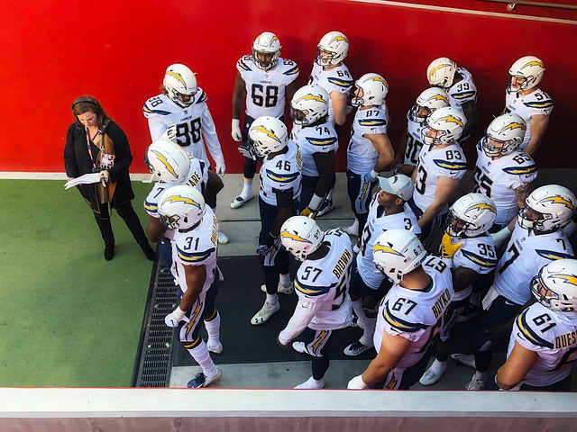 他效力于布 他效力于布